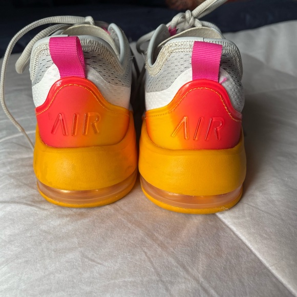 Nike Air Max Motions - Picture 2 of 6